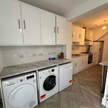 Smart Guest Rooms Fast Access To Central London Via Piccadilly Line New Southgate Ngoại thất bức ảnh