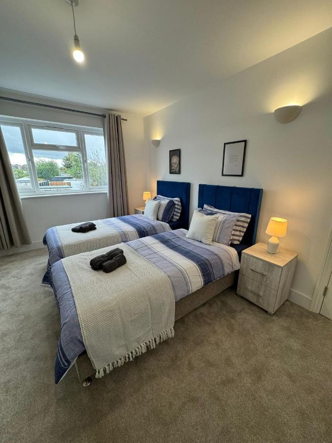 Smart Guest Rooms Fast Access To Central London Via Piccadilly Line New Southgate Ngoại thất bức ảnh
