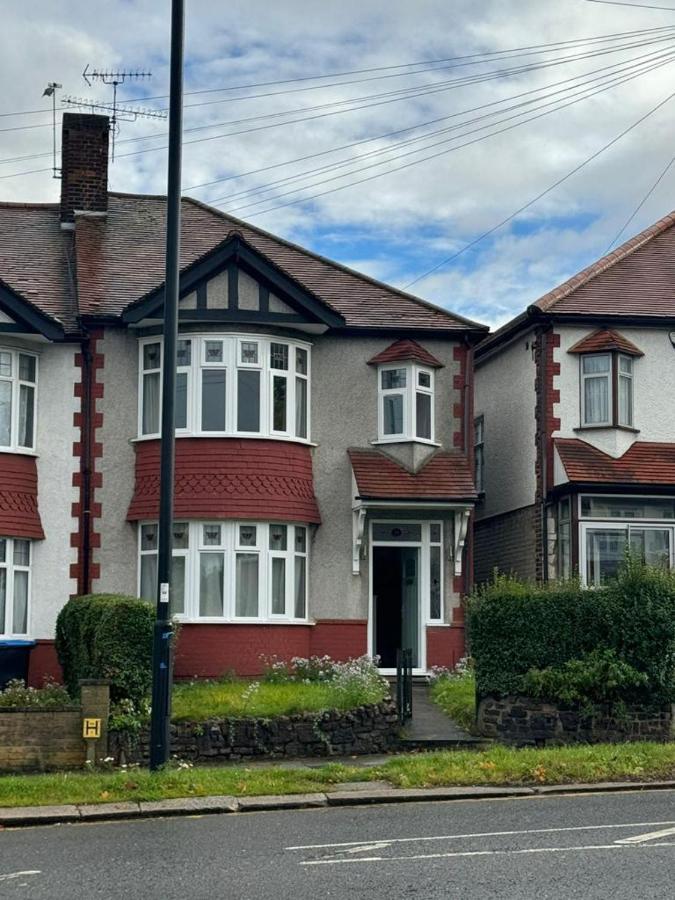 Smart Guest Rooms Fast Access To Central London Via Piccadilly Line New Southgate Ngoại thất bức ảnh
