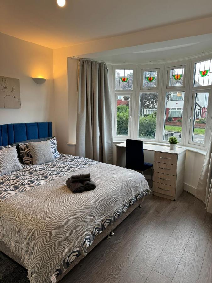 Smart Guest Rooms Fast Access To Central London Via Piccadilly Line New Southgate Ngoại thất bức ảnh