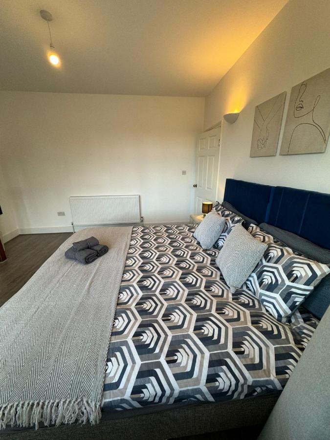 Smart Guest Rooms Fast Access To Central London Via Piccadilly Line New Southgate Ngoại thất bức ảnh