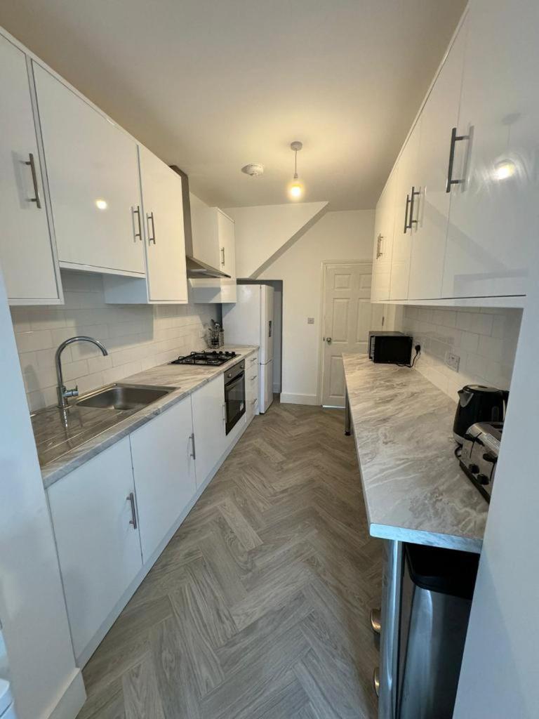 Smart Guest Rooms Fast Access To Central London Via Piccadilly Line New Southgate Ngoại thất bức ảnh